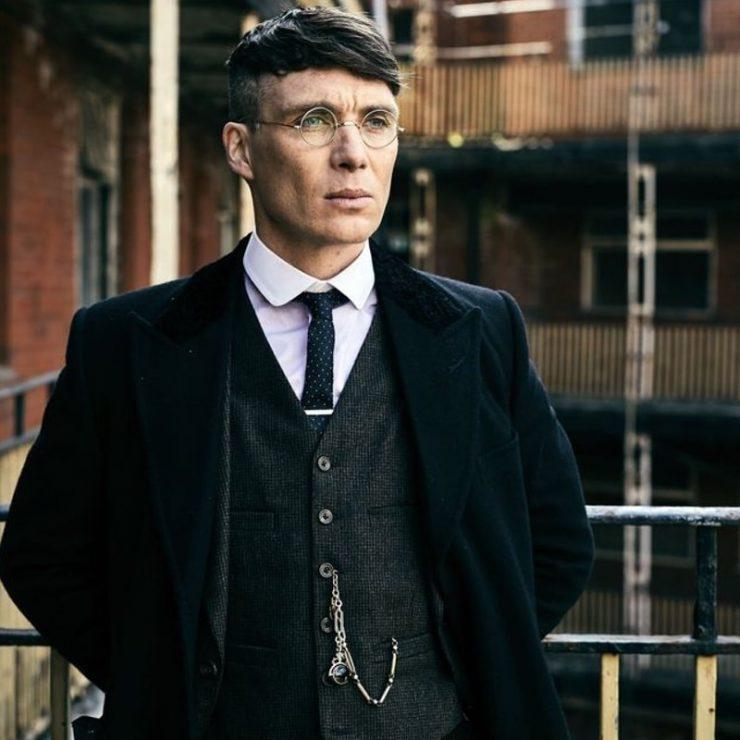 Cillian Murphy as Tommy Shelby in Peaky Blinders Season 5. Rocking an undercut as an autumn hairstyle. 